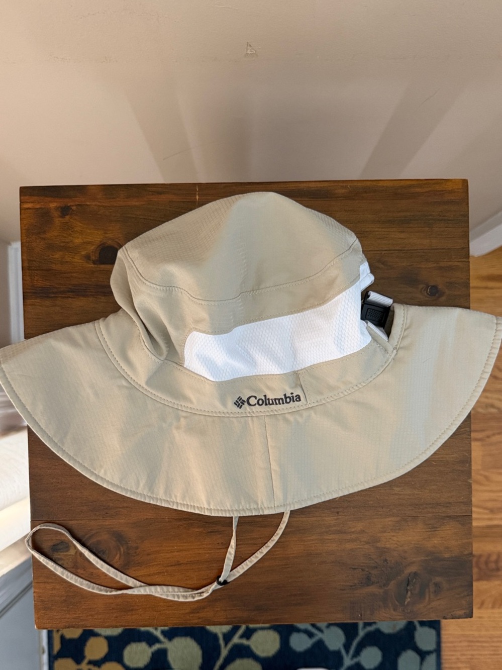 Columbia Ladies Beige and White Sun Bucket Hat